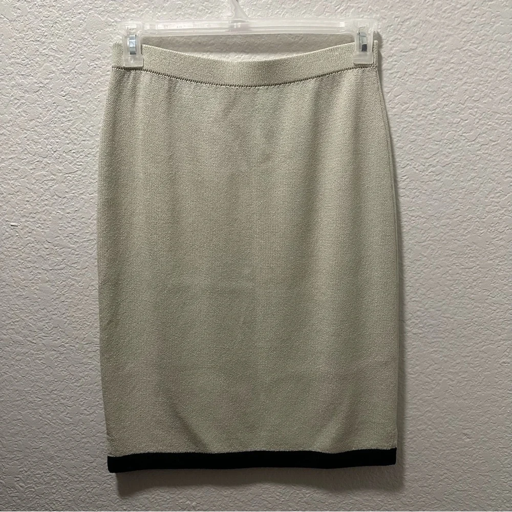 St. John Collection Women's size 8 cream with black trim knit pencil skirt. - Picture 4 of 7